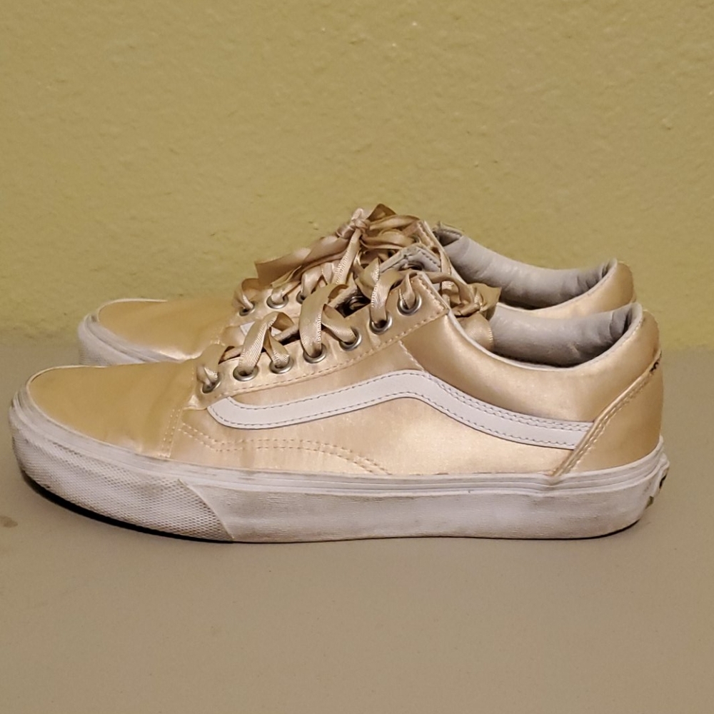 Vans - Picture 2 of 8
